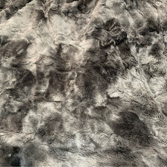 Everlasting Comfort Throw Blanket Fuzzy & Soft Gray Reversible 50 x 65 inches - Picture 5 of 6